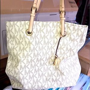 Michael kors signature tote